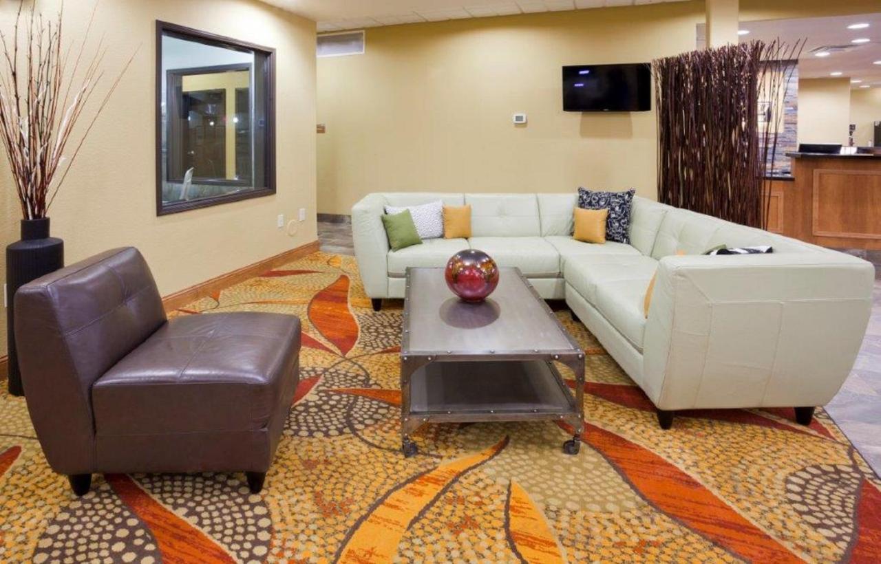 Grand Forks Lodge And Suites ภายนอก รูปภาพ