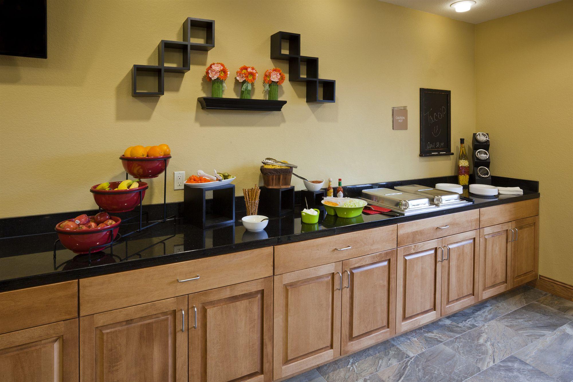 Grand Forks Lodge And Suites ภายนอก รูปภาพ