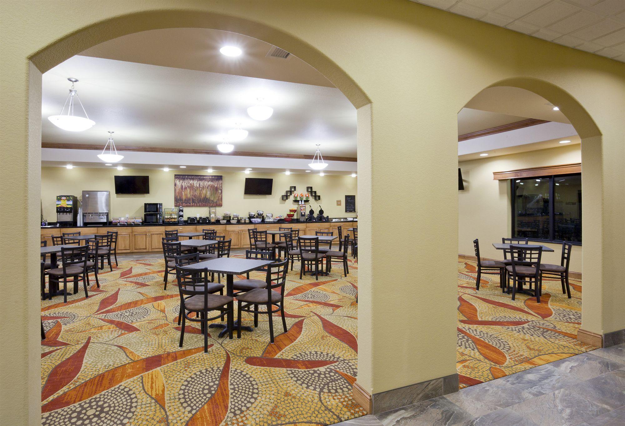 Grand Forks Lodge And Suites ภายนอก รูปภาพ