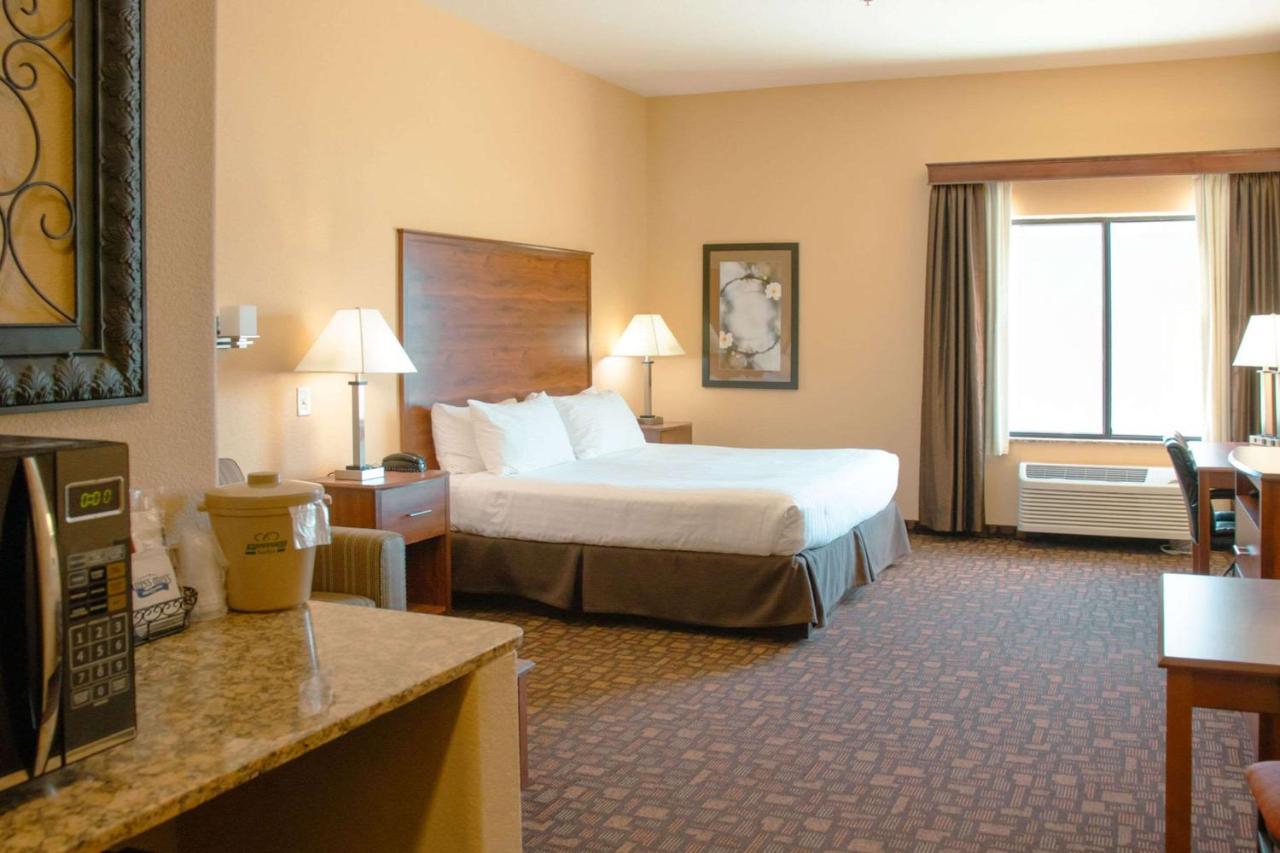 Grand Forks Lodge And Suites ภายนอก รูปภาพ