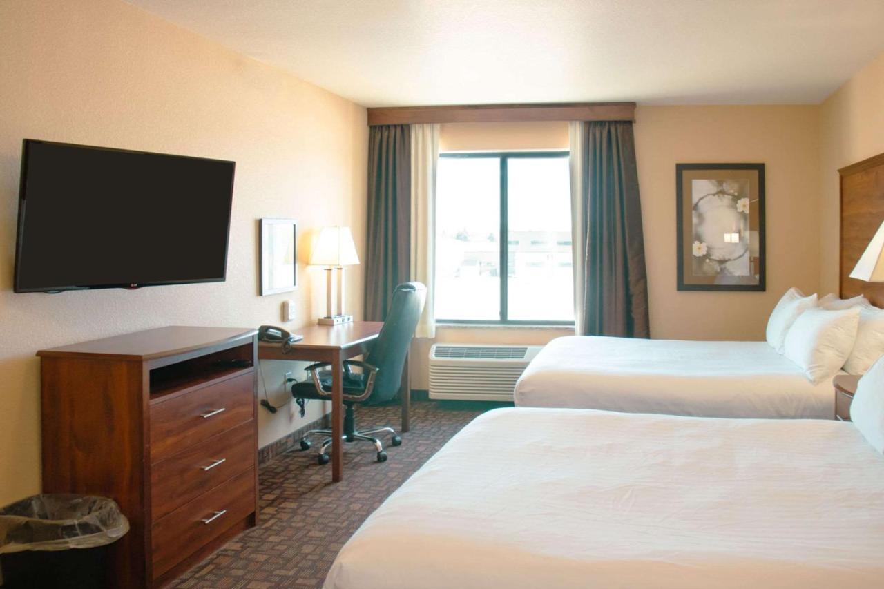 Grand Forks Lodge And Suites ภายนอก รูปภาพ