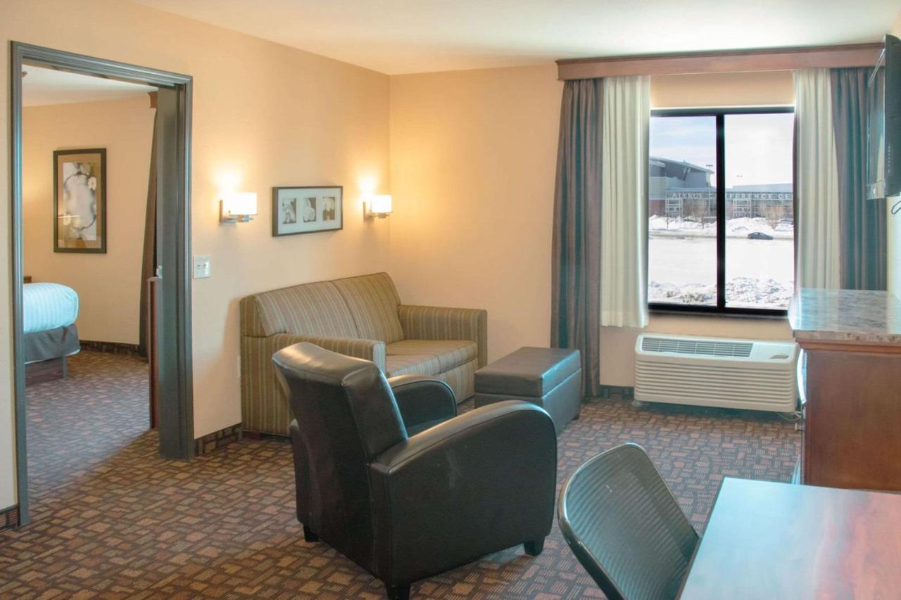 Grand Forks Lodge And Suites ภายนอก รูปภาพ