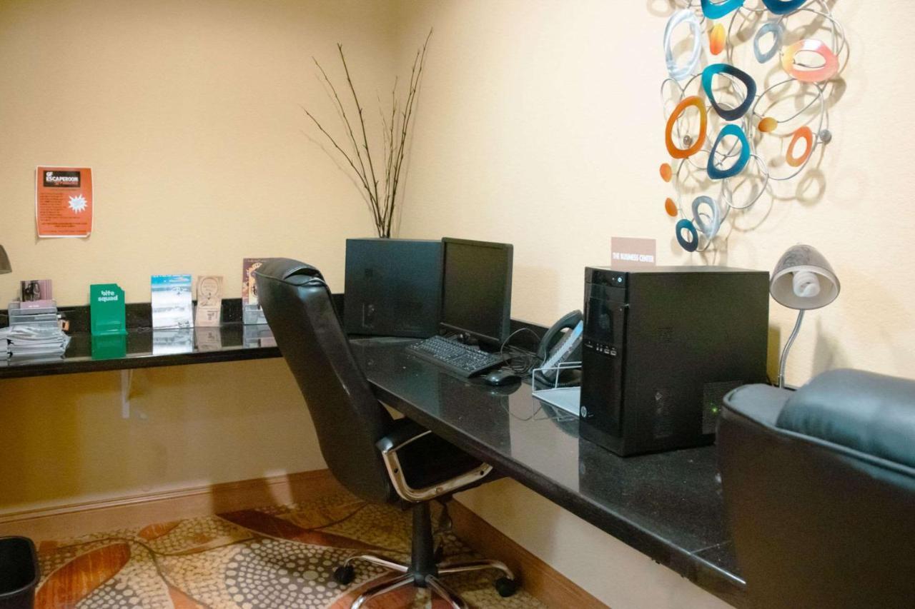 Grand Forks Lodge And Suites ภายนอก รูปภาพ